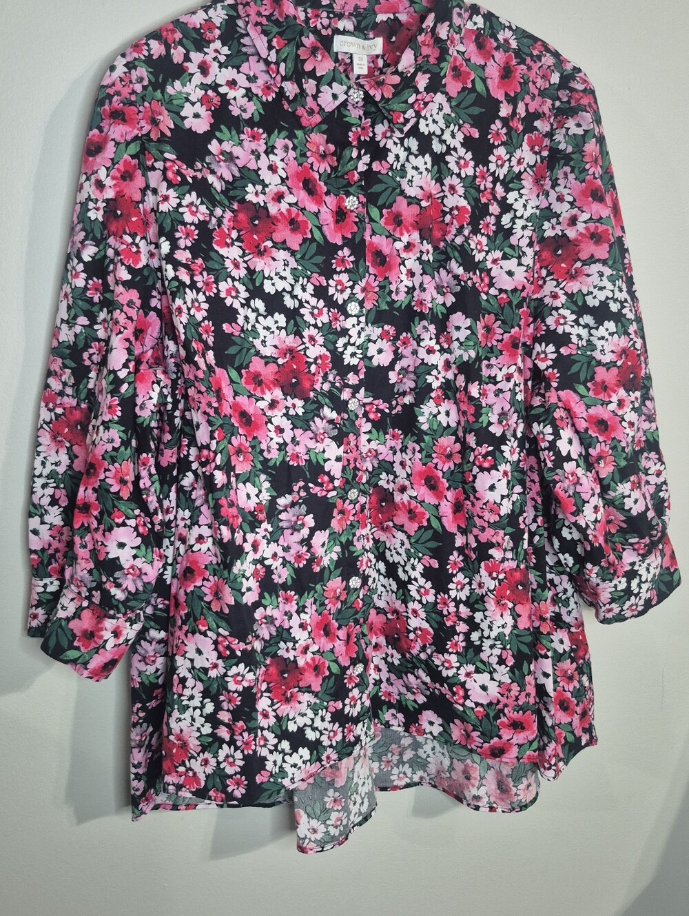 crown & ivy Black Floral Button-Front Pink Blouse Size 3X - Picture 8 of 9